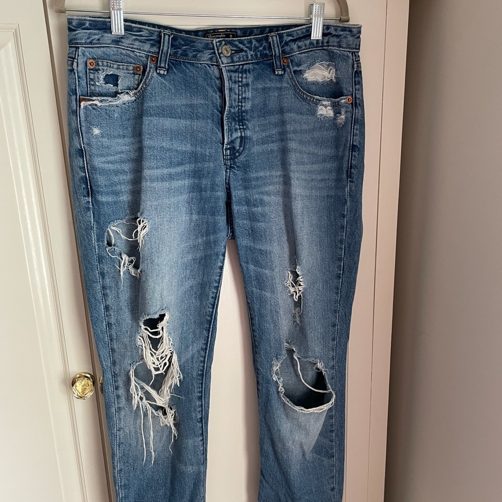 Abercrombie Low Rise Boyfriend Jeans Size 28 (6r)